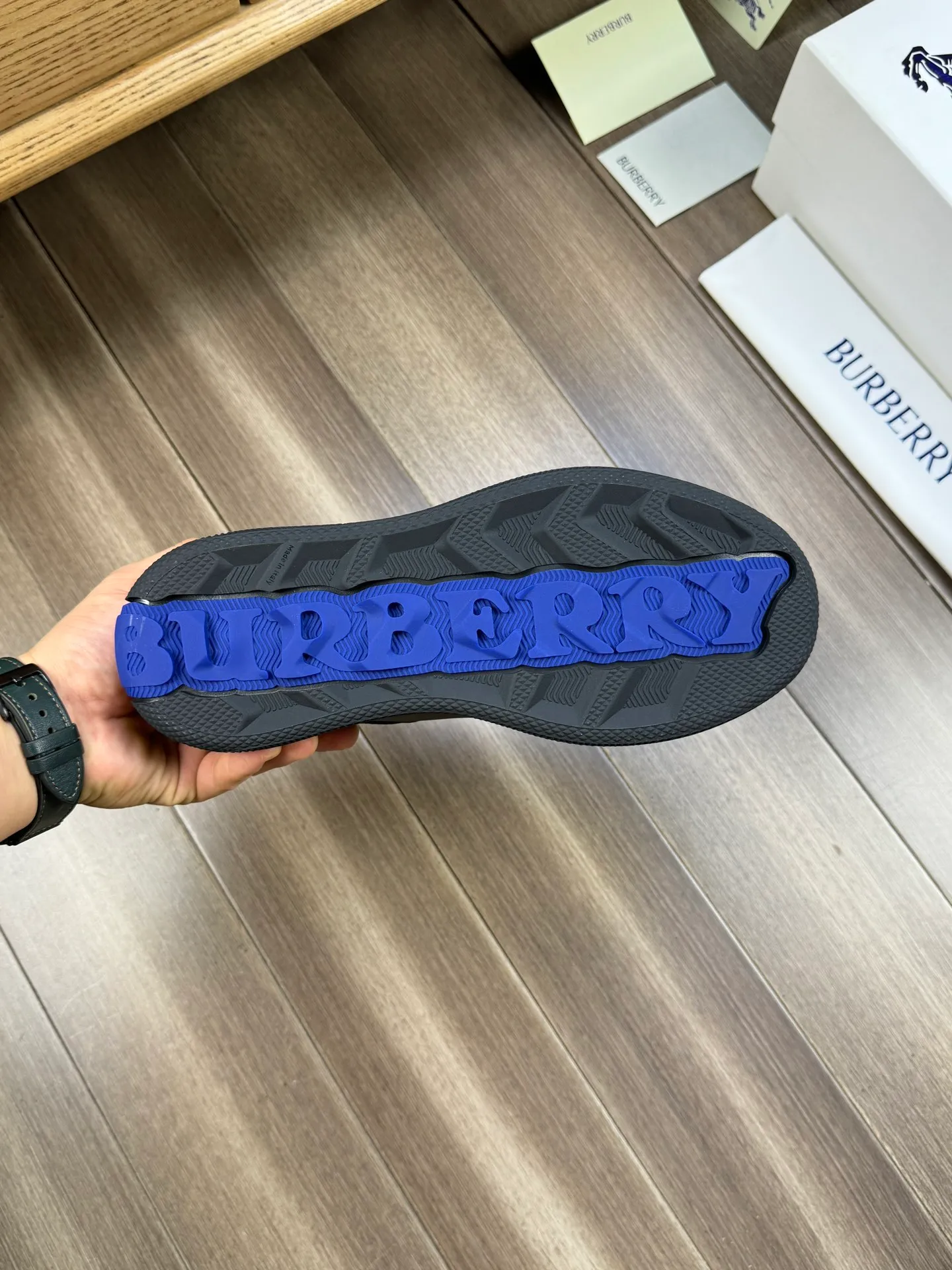 [BURBERRY] Burberry P400💰 - High-end quality original order 🔍🔍🔍 - Upper: imported 🔝 Nappa calfskin, tongue brand cloth label - Inner lining: canvas lining - Outsole: rubber; two-color molded outsole - Super high quality control and fine workmanship: highlighted (high-end, extravagance, grade) -Size: 38-44 (Male 45, can be customized)